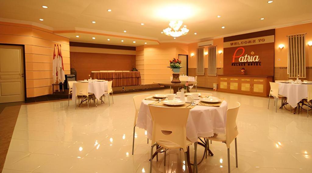 Patria Palace Hotel Blitar Zewnętrze zdjęcie