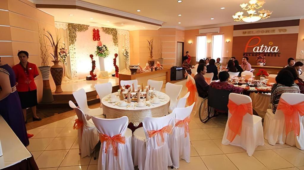 Patria Palace Hotel Blitar Zewnętrze zdjęcie