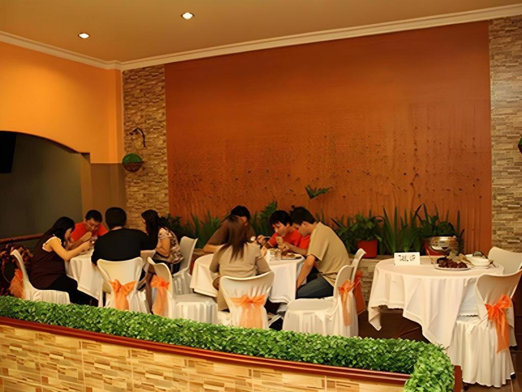 Patria Palace Hotel Blitar Zewnętrze zdjęcie