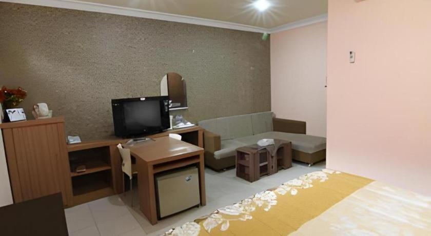 Patria Palace Hotel Blitar Zewnętrze zdjęcie