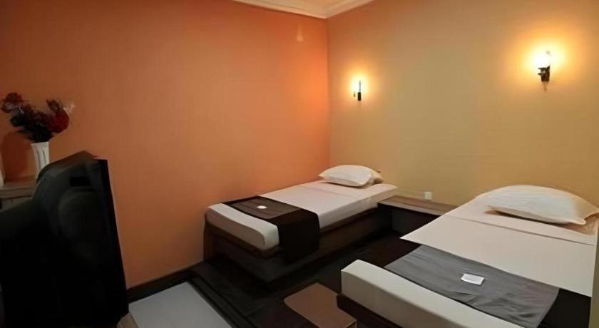 Patria Palace Hotel Blitar Zewnętrze zdjęcie