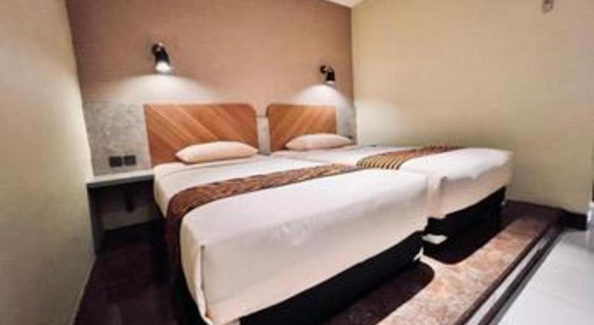 Patria Palace Hotel Blitar Zewnętrze zdjęcie