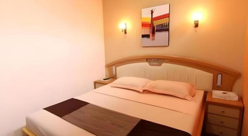 Patria Palace Hotel Blitar Zewnętrze zdjęcie