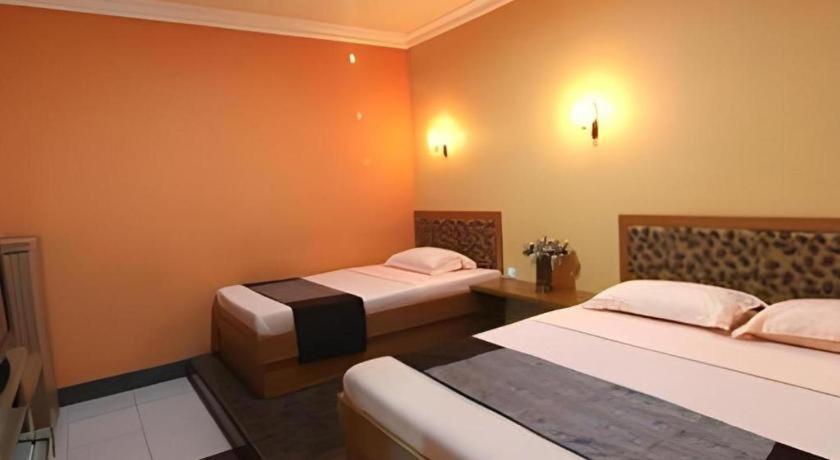 Patria Palace Hotel Blitar Zewnętrze zdjęcie