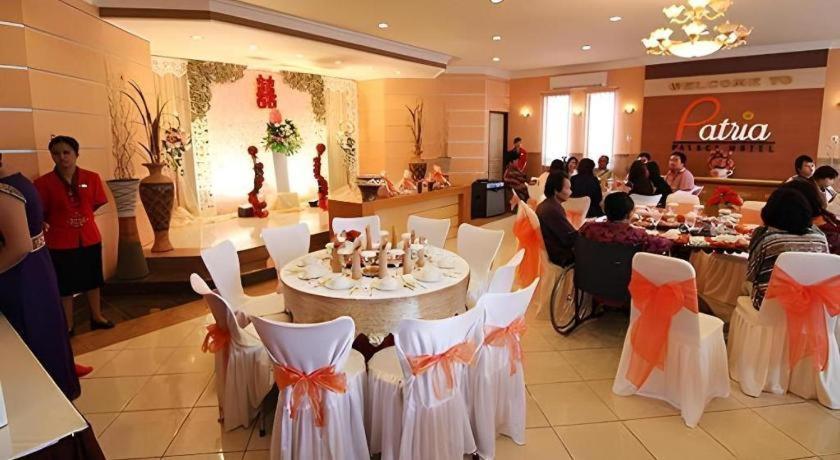 Patria Palace Hotel Blitar Zewnętrze zdjęcie