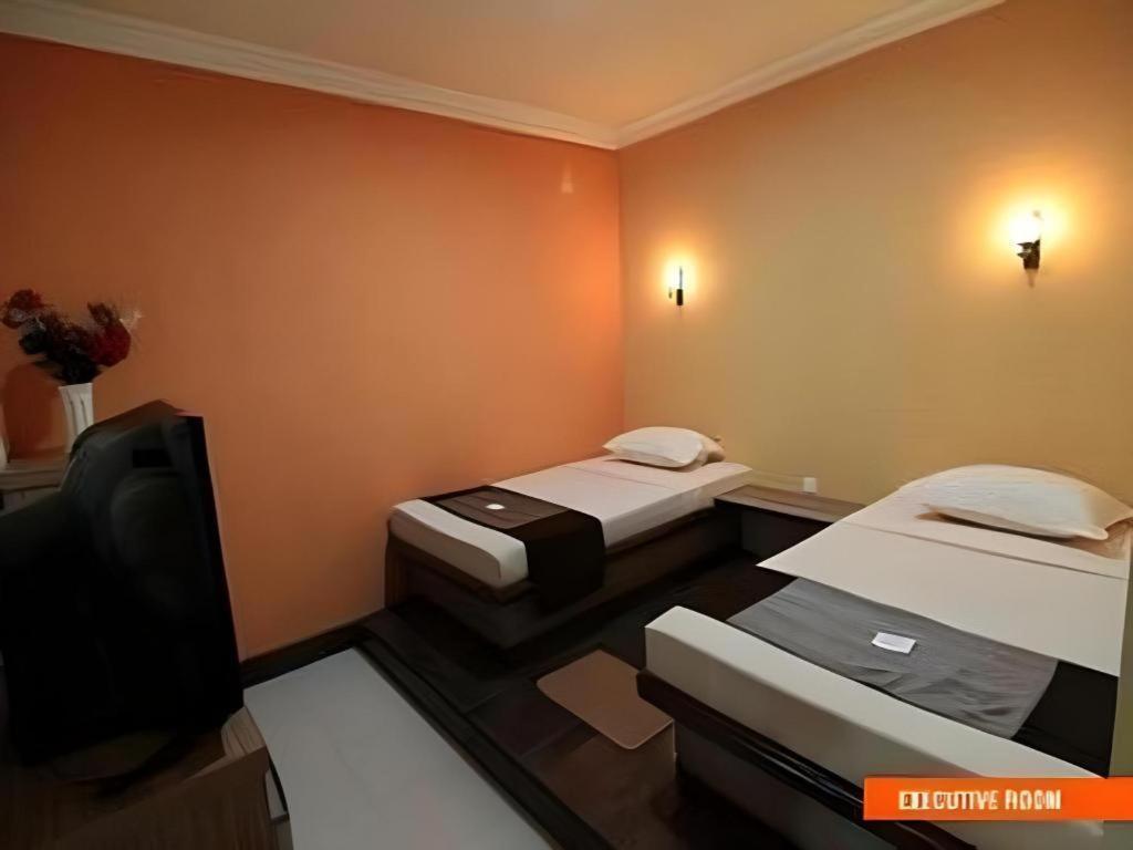 Patria Palace Hotel Blitar Zewnętrze zdjęcie