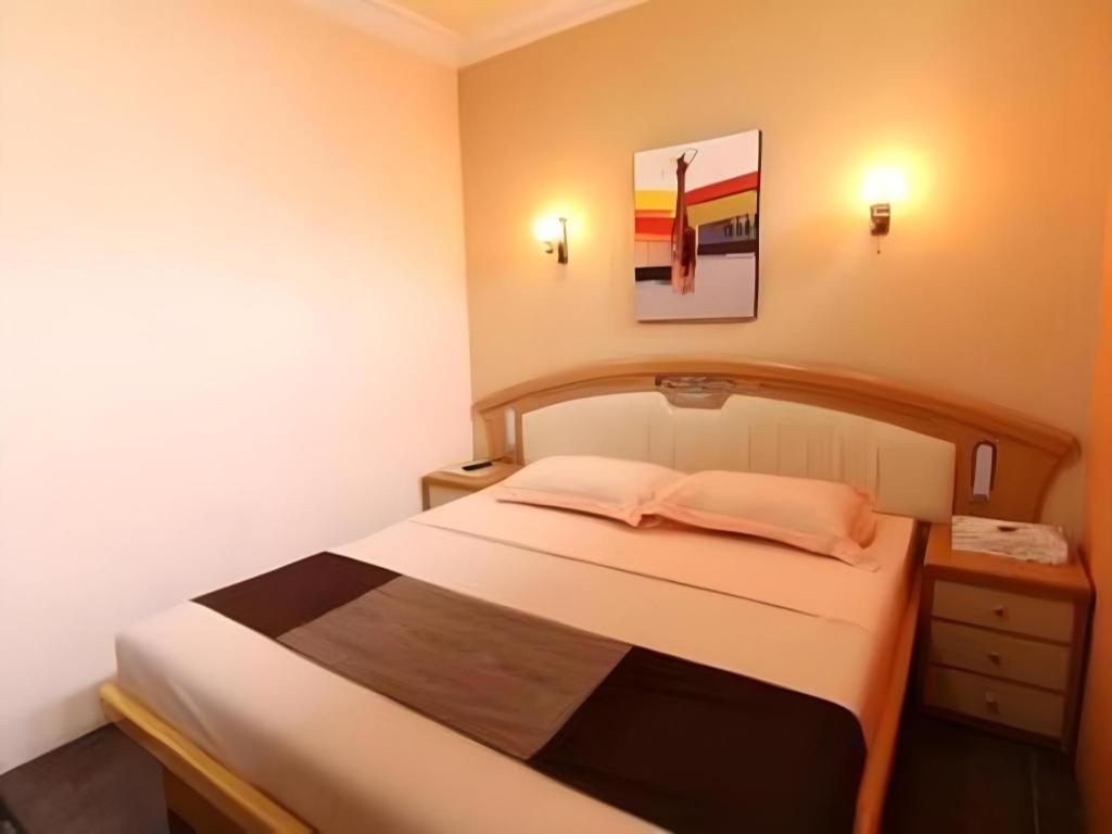 Patria Palace Hotel Blitar Zewnętrze zdjęcie