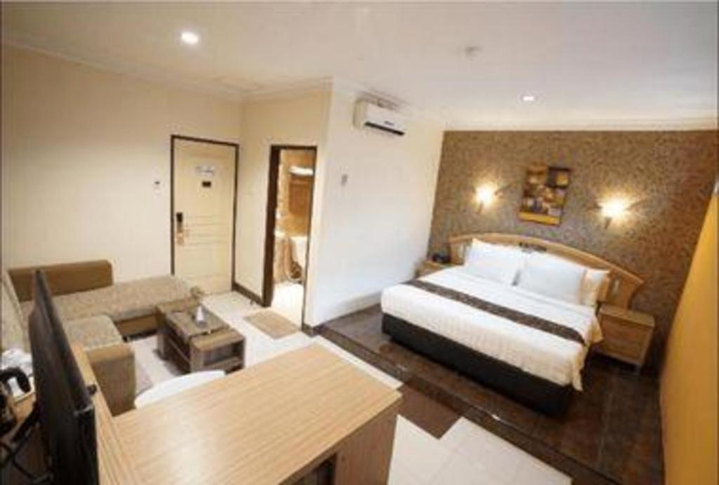 Patria Palace Hotel Blitar Zewnętrze zdjęcie