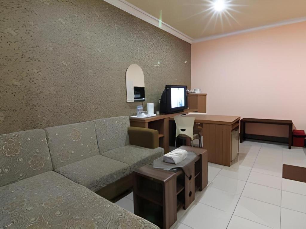 Patria Palace Hotel Blitar Zewnętrze zdjęcie
