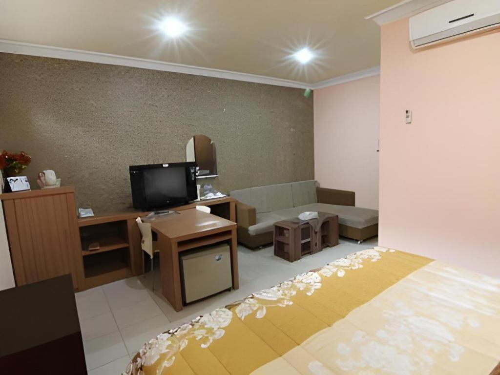 Patria Palace Hotel Blitar Zewnętrze zdjęcie