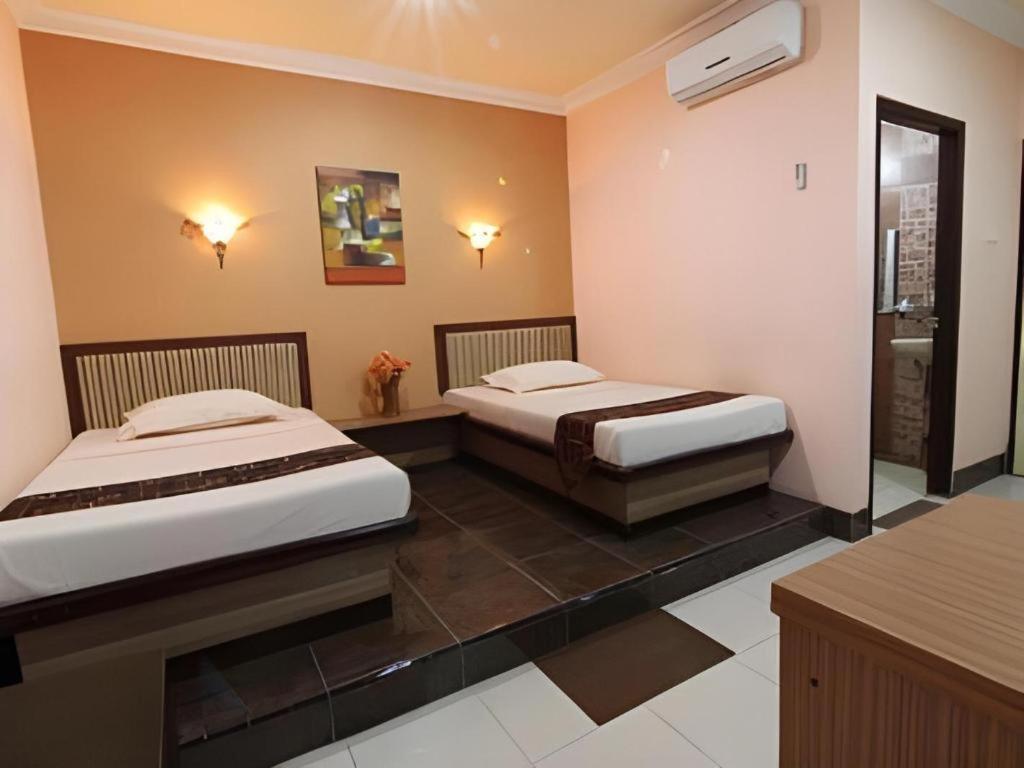 Patria Palace Hotel Blitar Zewnętrze zdjęcie