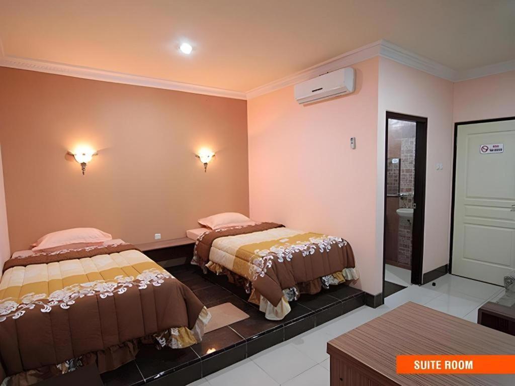 Patria Palace Hotel Blitar Zewnętrze zdjęcie