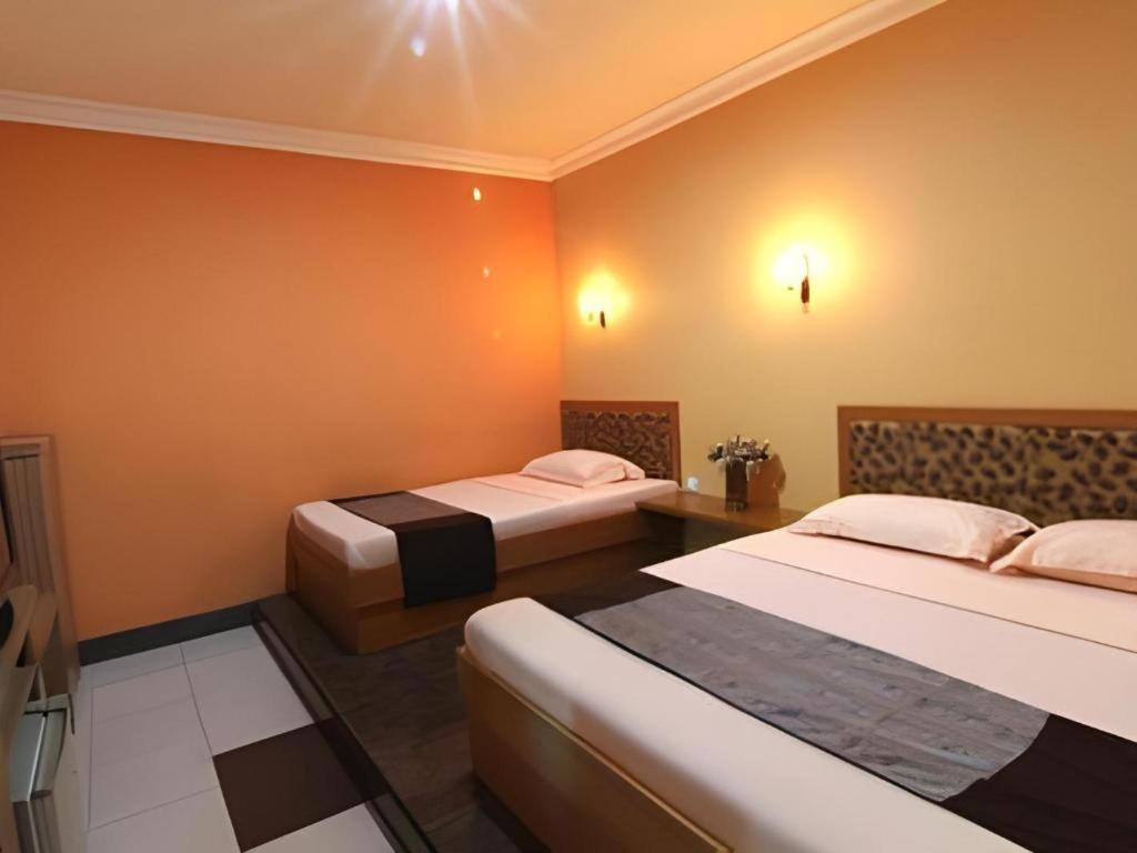 Patria Palace Hotel Blitar Zewnętrze zdjęcie