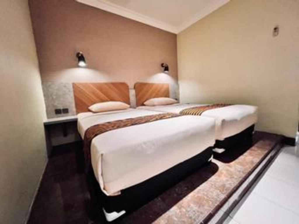 Patria Palace Hotel Blitar Zewnętrze zdjęcie