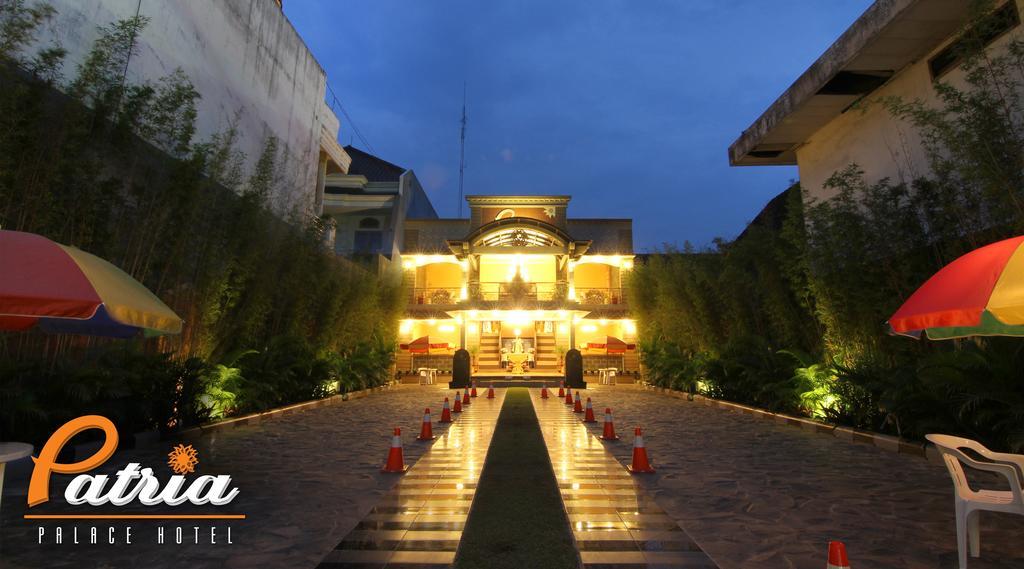 Patria Palace Hotel Blitar Zewnętrze zdjęcie
