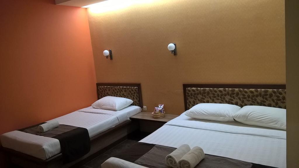 Patria Palace Hotel Blitar Zewnętrze zdjęcie
