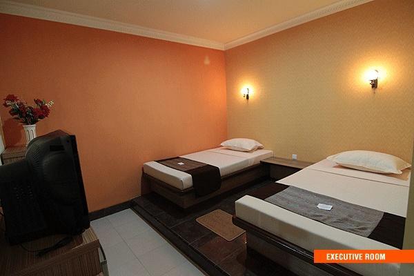 Patria Palace Hotel Blitar Zewnętrze zdjęcie