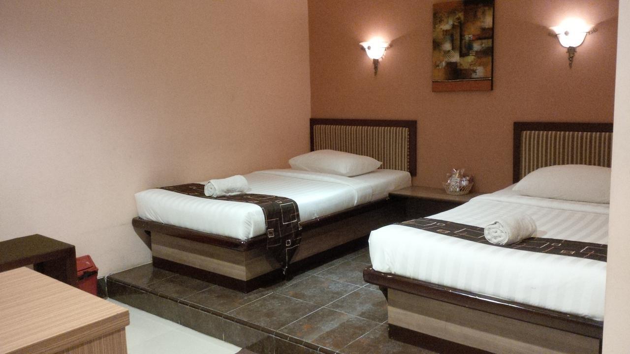 Patria Palace Hotel Blitar Pokój zdjęcie